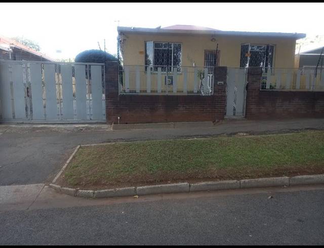 3 BEDROOM HOUSE FOR SALE IN BEZUIDENHOUT VALLEY